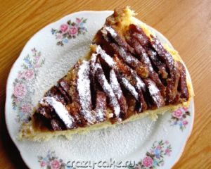 Шарлотка бисквитная с яблоками