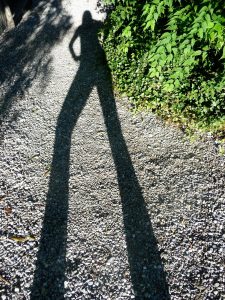 Как зрительно удлинить ноги