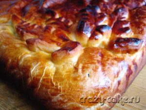 Закрытый яблочный пирог из дрожжевого теста